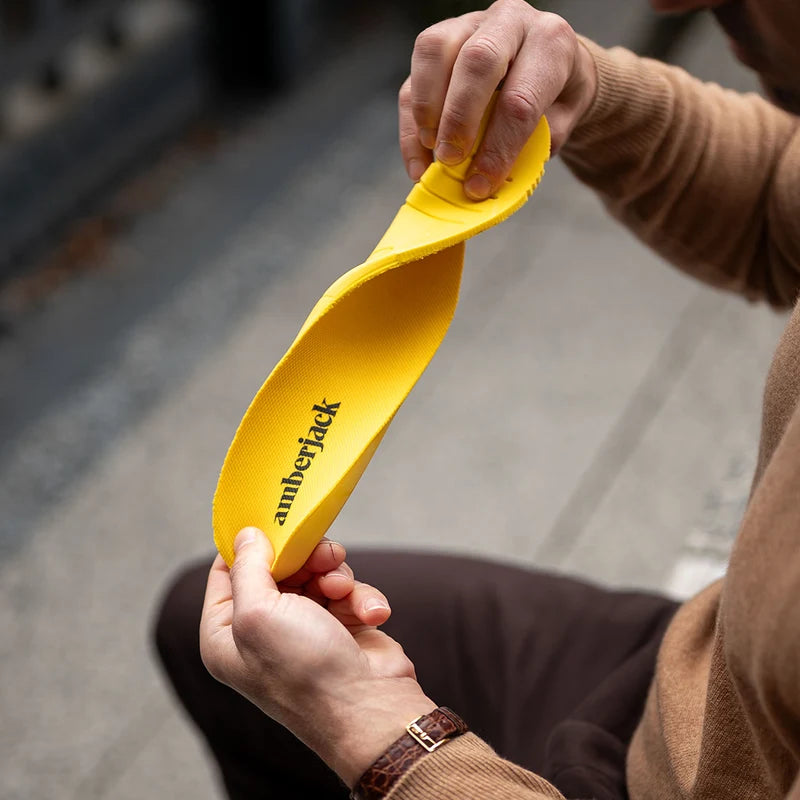 model twisting amberjack insole to show flexibility