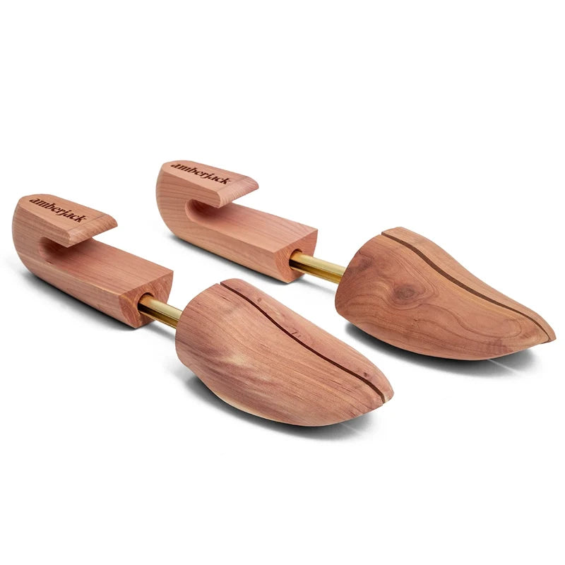 Amberjack cedar shoe tree pair 3/4 angle