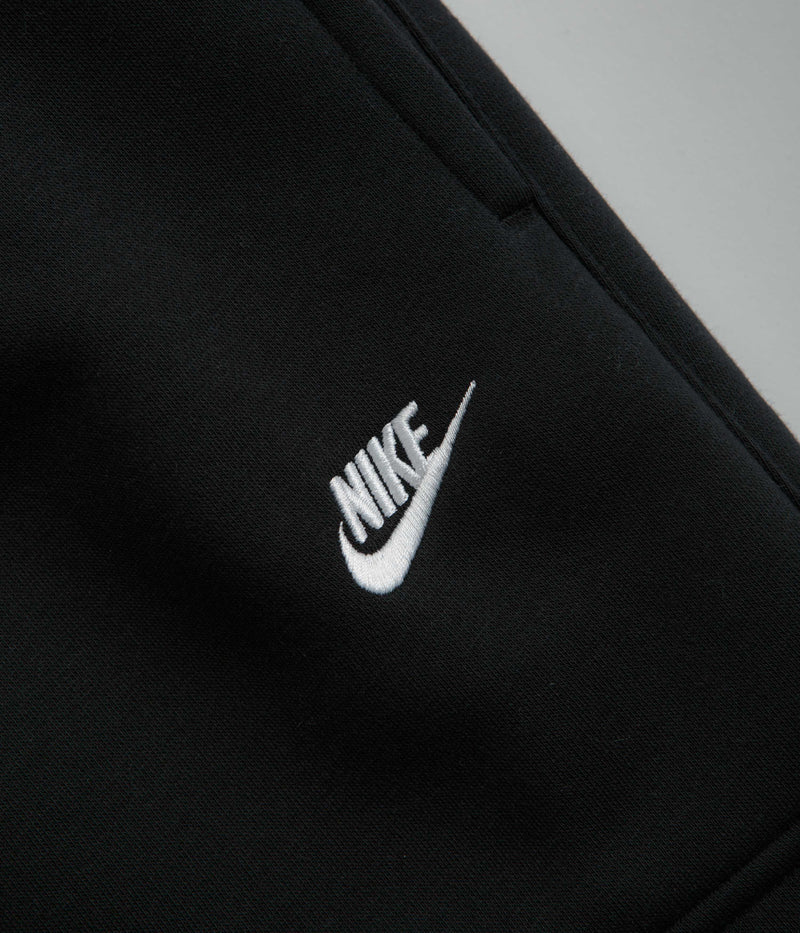 Nike Club Cargo Pants in Black and Black / White