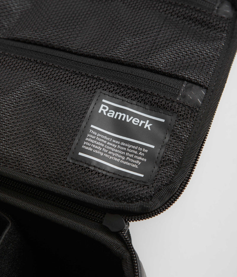 D_b_ Ramverk Small Camera Insert in Black Out