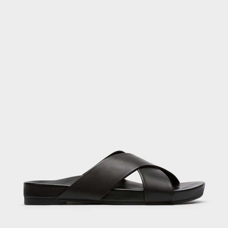 Sécra Halle black leather slides