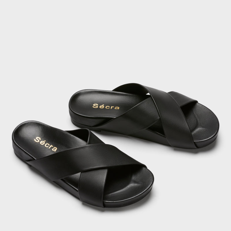 Sécra Halle black leather slides