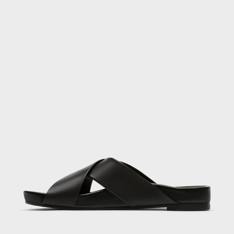 Sécra Halle black leather slides