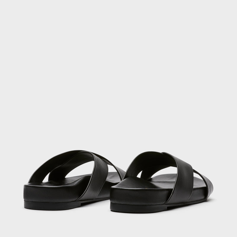 Sécra Halle black leather slides