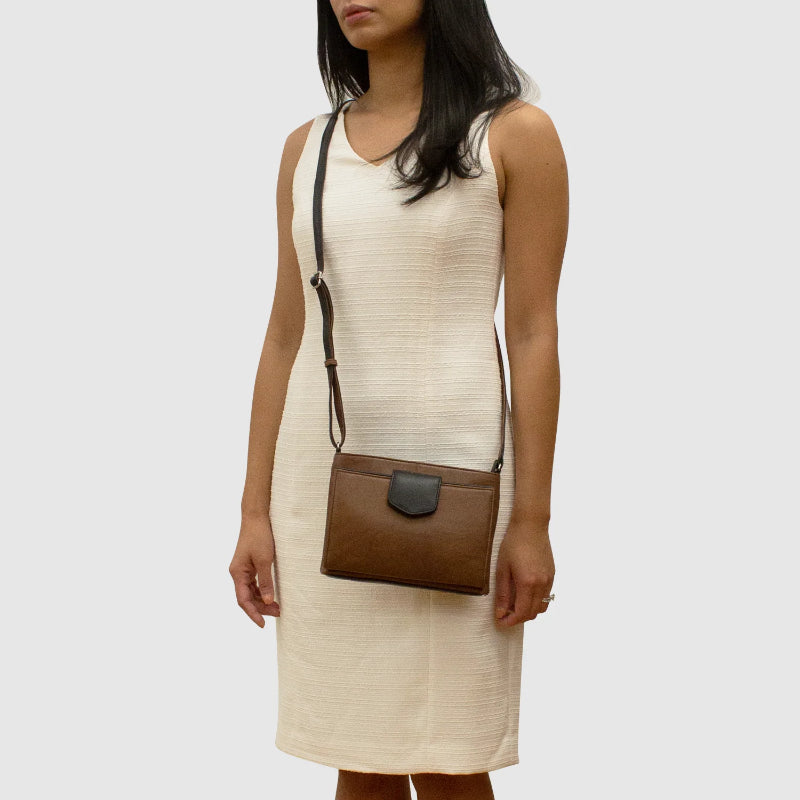 ili New York Pointed Tab Crossbody Organizer - Toffee/Black