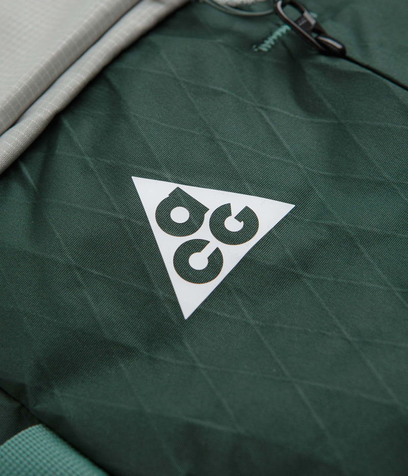 Nike ACG Aysen 32L Day Pack in Vintage Green and Light Iron Ore / White
