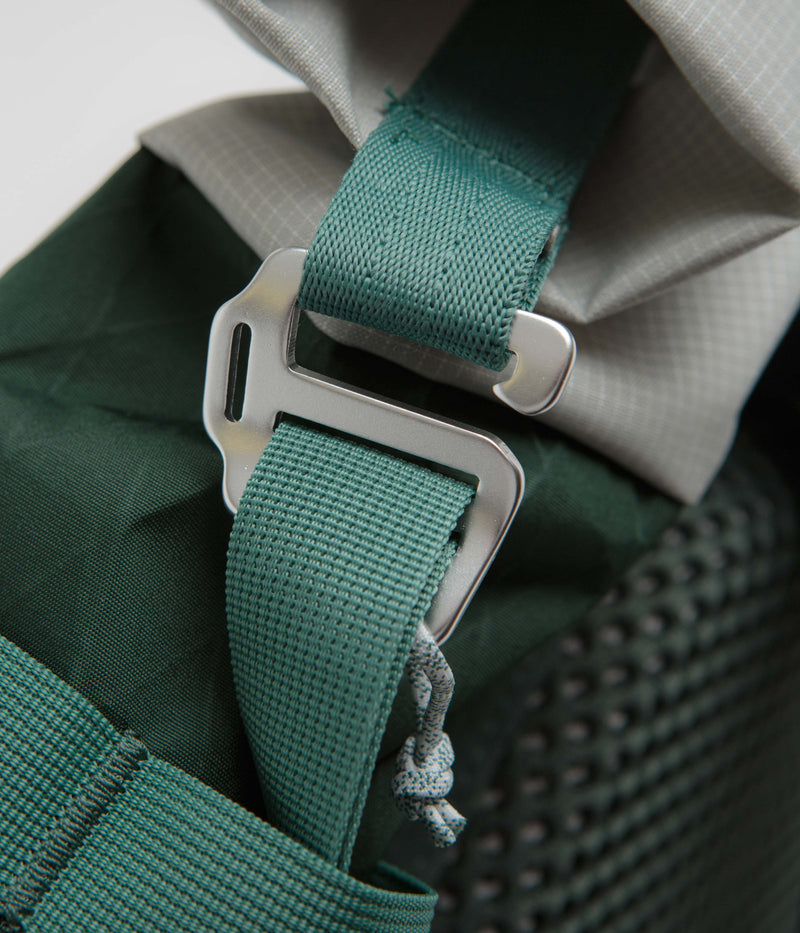 Nike ACG Aysen 32L Day Pack in Vintage Green and Light Iron Ore / White