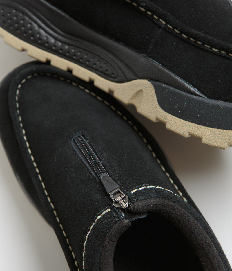 Nike ACG Izy Shoes in Black and Limestone and Black - Limestone
