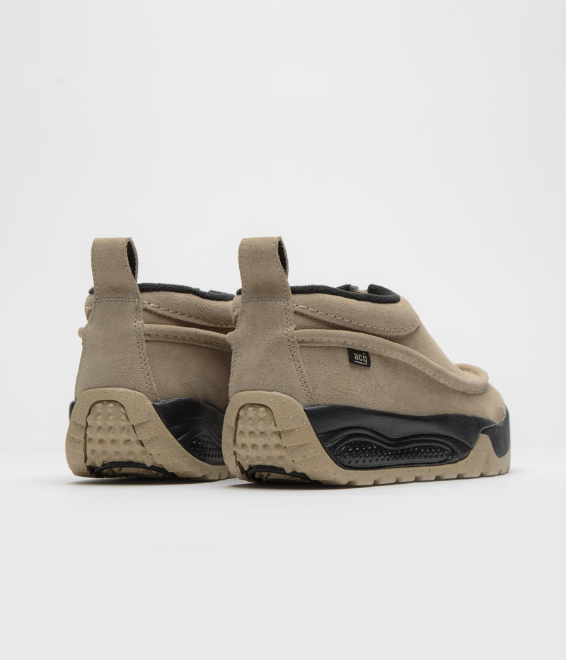 Nike ACG Izy Shoes in Khaki and Limestone and Black - Limestone