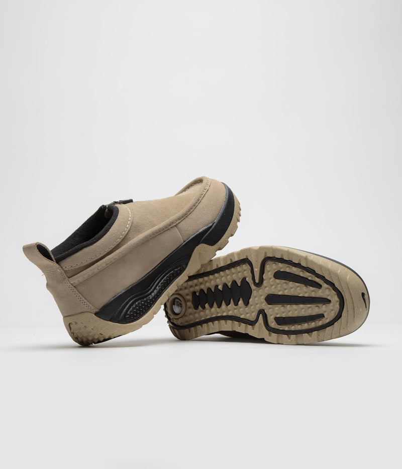 Nike ACG Izy Shoes in Khaki and Limestone and Black - Limestone