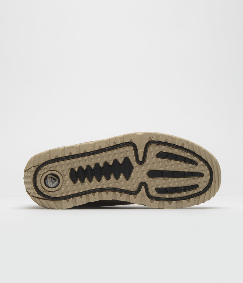 Nike ACG Izy Shoes in Khaki and Limestone and Black - Limestone