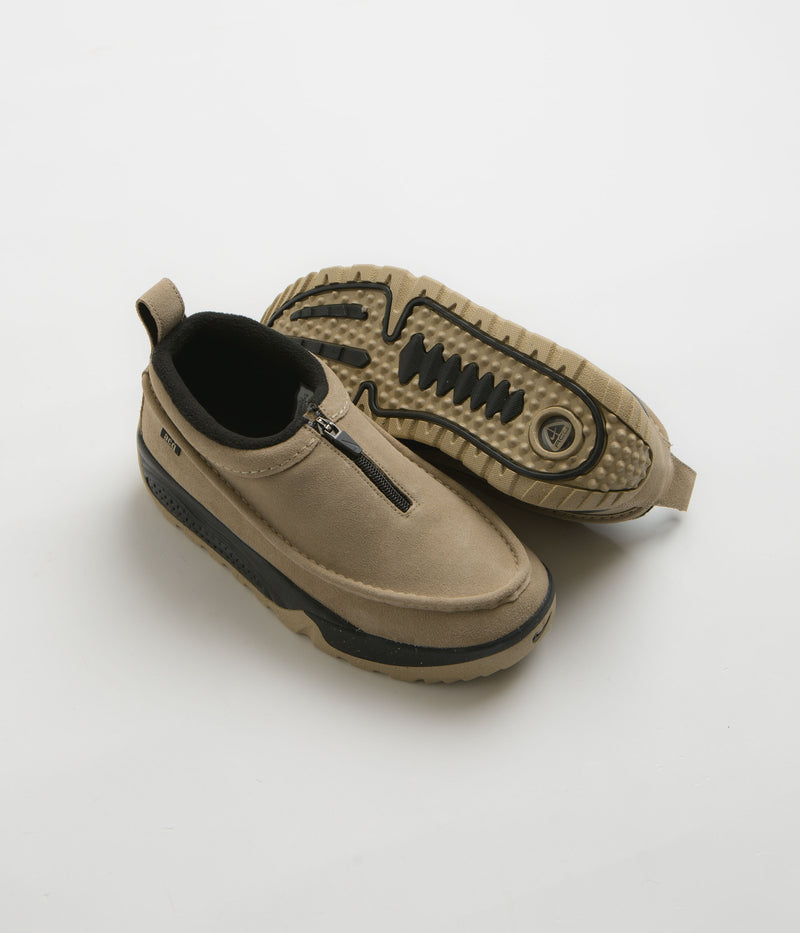 Nike ACG Izy Shoes in Khaki and Limestone and Black - Limestone