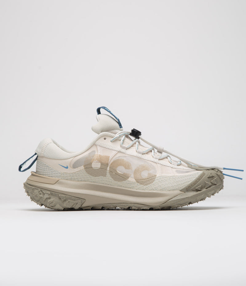 Nike ACG Mountain Fly 2 Low Shoes in Light Orewood Brown and Khaki and Light Bone
