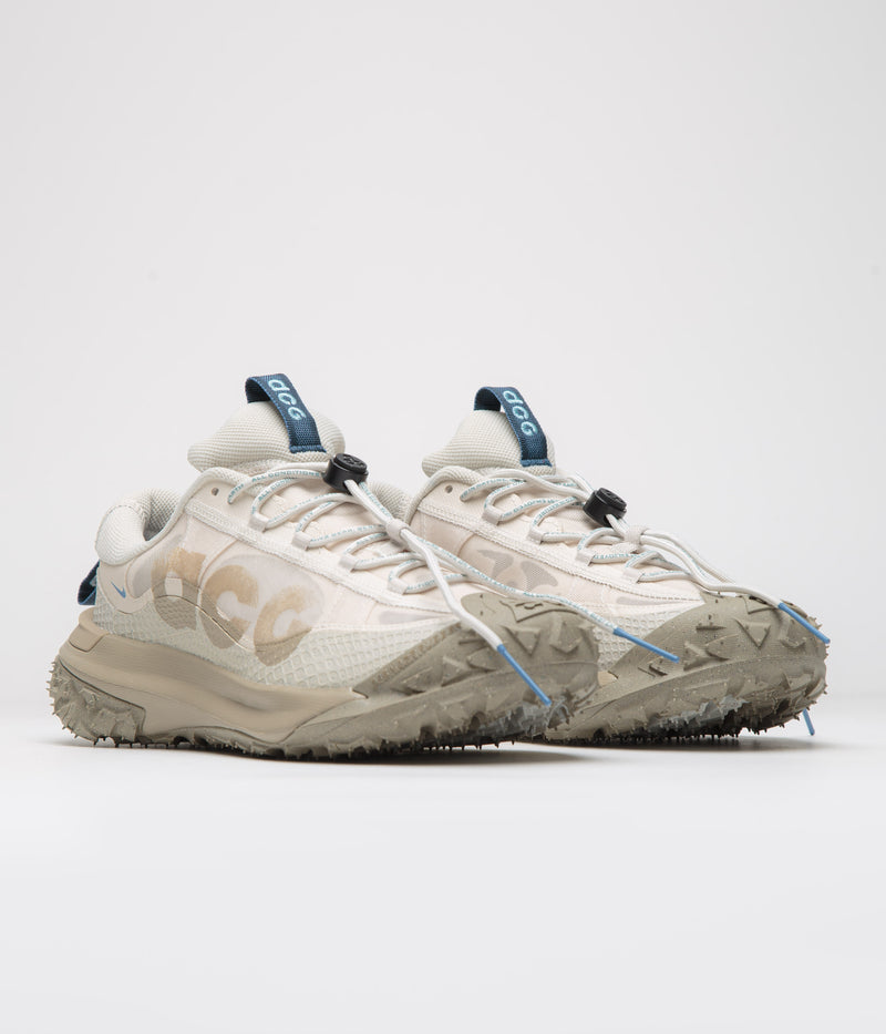 Nike ACG Mountain Fly 2 Low Shoes in Light Orewood Brown and Khaki and Light Bone