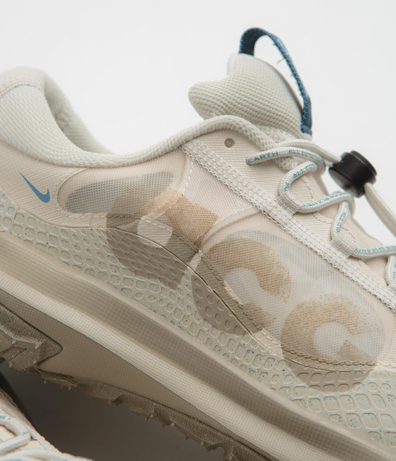 Nike ACG Mountain Fly 2 Low Shoes in Light Orewood Brown and Khaki and Light Bone