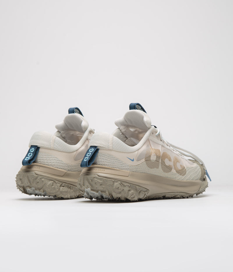Nike ACG Mountain Fly 2 Low Shoes in Light Orewood Brown and Khaki and Light Bone