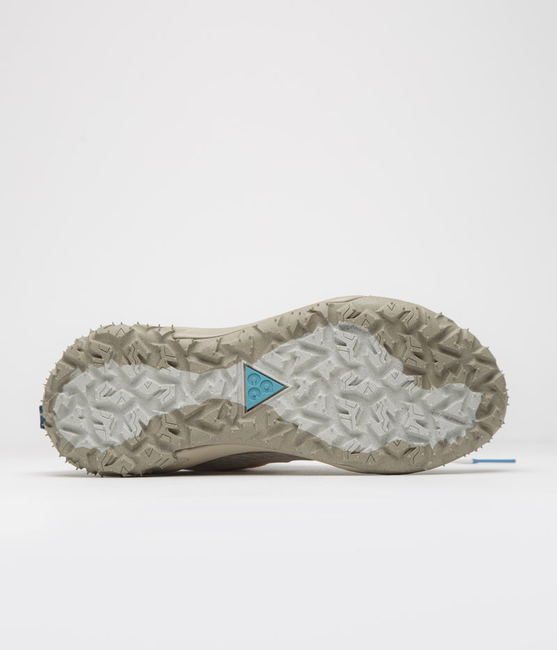 Nike ACG Mountain Fly 2 Low Shoes in Light Orewood Brown and Khaki and Light Bone