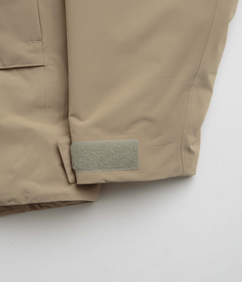 Nike ACG Skull Peak Jacket in Khaki and Anthracite / Black / Summit White