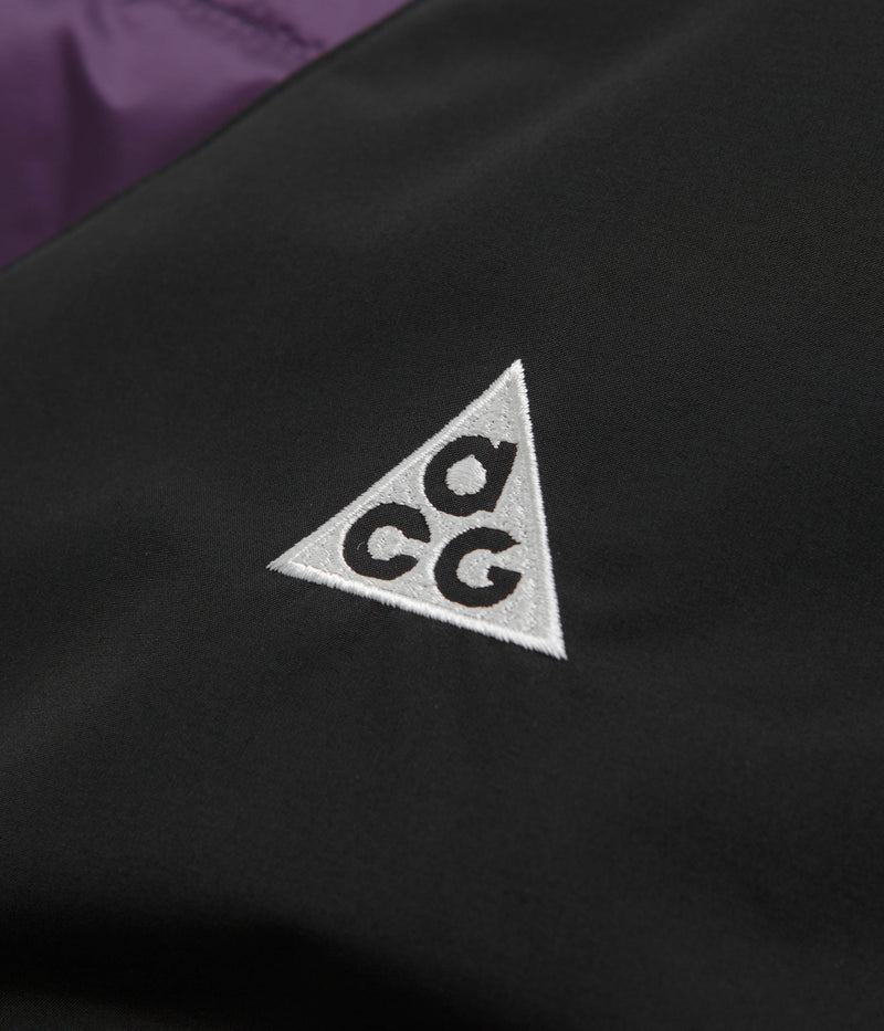 Nike ACG Skull Peak Reversible Vest in Black and Dark Raisin / Summit White