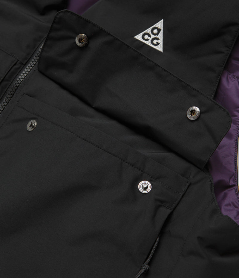 Nike ACG Skull Peak Reversible Vest in Black and Dark Raisin / Summit White