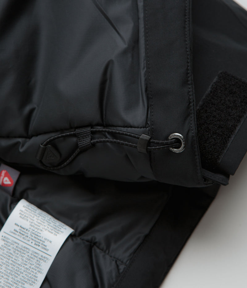 Nike ACG Womens Skull Peak Jacket in Black and Anthracite / Black / Summit White