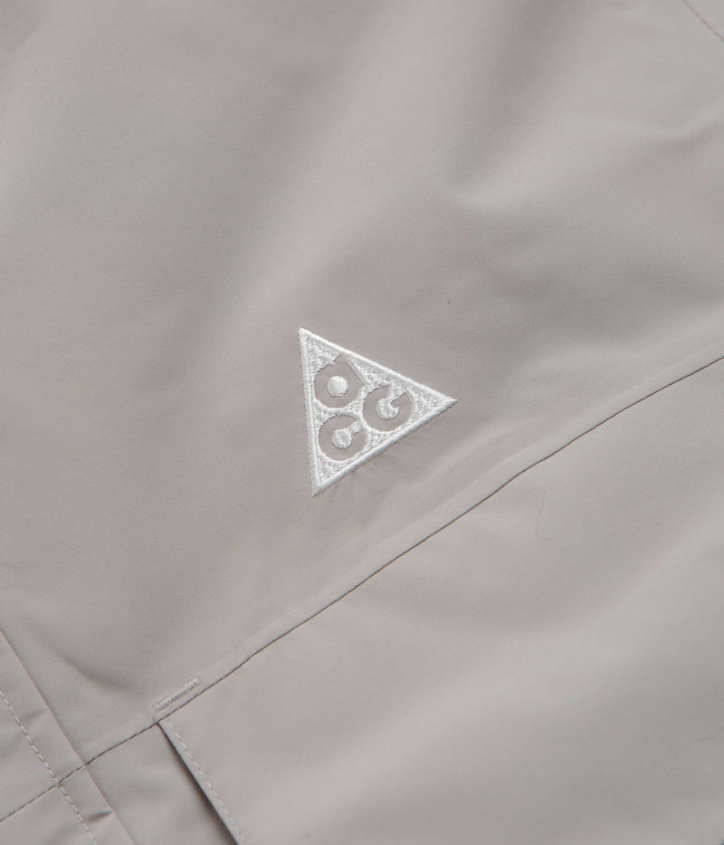Nike ACG Womens Skull Peak Jacket in College Grey and Football Grey / Summit White
