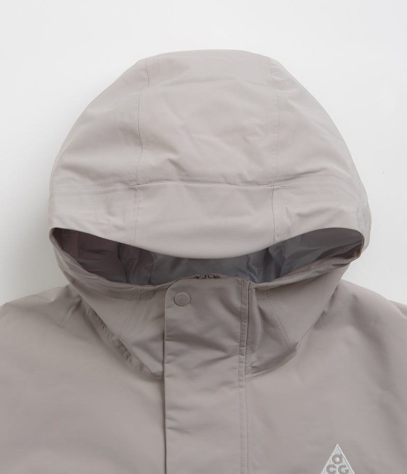 Nike ACG Womens Skull Peak Jacket in College Grey and Football Grey / Summit White