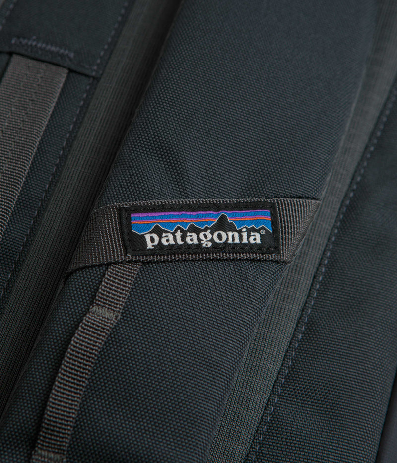 Patagonia Black Hole Backpack 25L in Smolder Blue