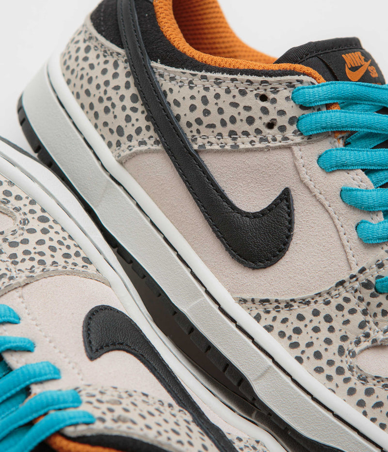Nike SB Dunk Low Pro Electric (Preschool) Shoes in Phantom and Black and Black - Monarch