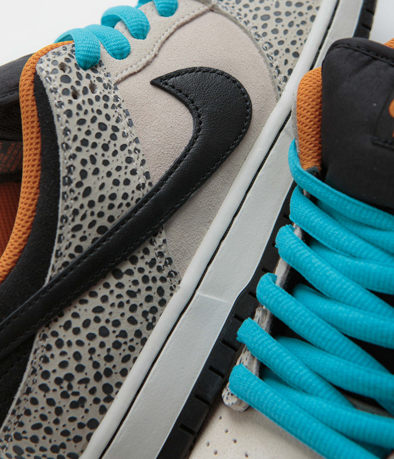 Nike SB Dunk Low Pro Electric Shoes in Phantom and Black and Black - Monarch