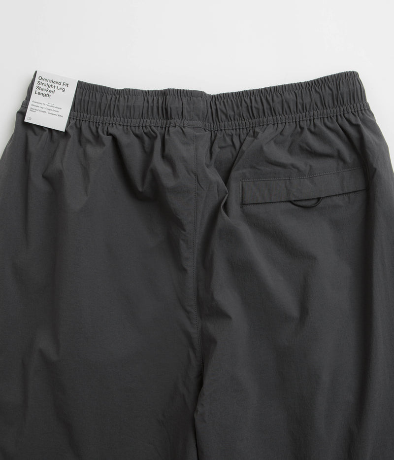 Nike Tech Woven Pants in Anthracite