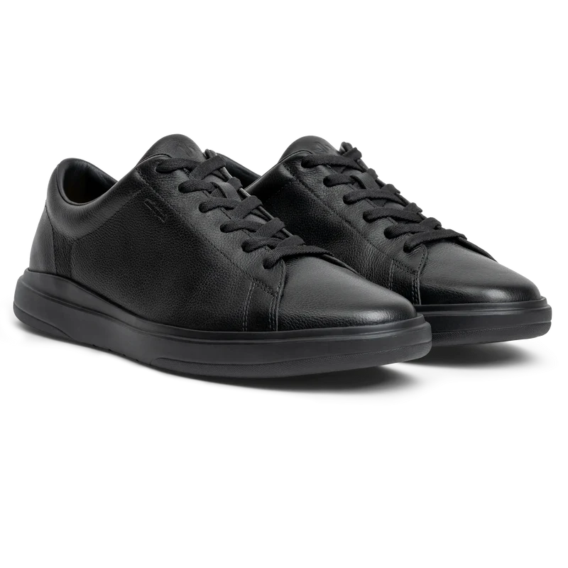 The Low-Top in Obsidian pebbled leather 3/4 View