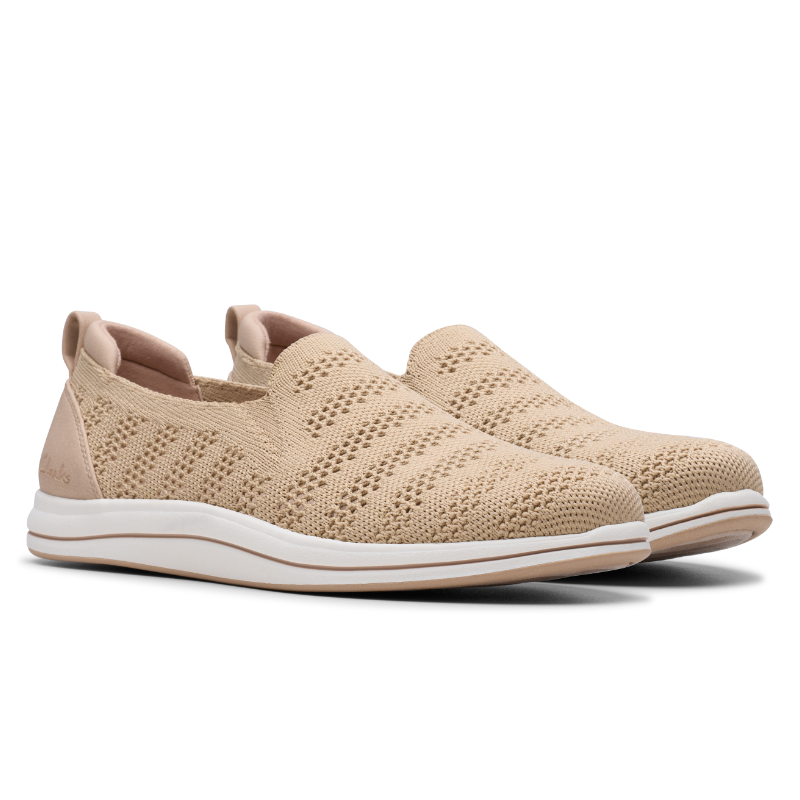 Women's Clarks Breezey Izzy - Sand