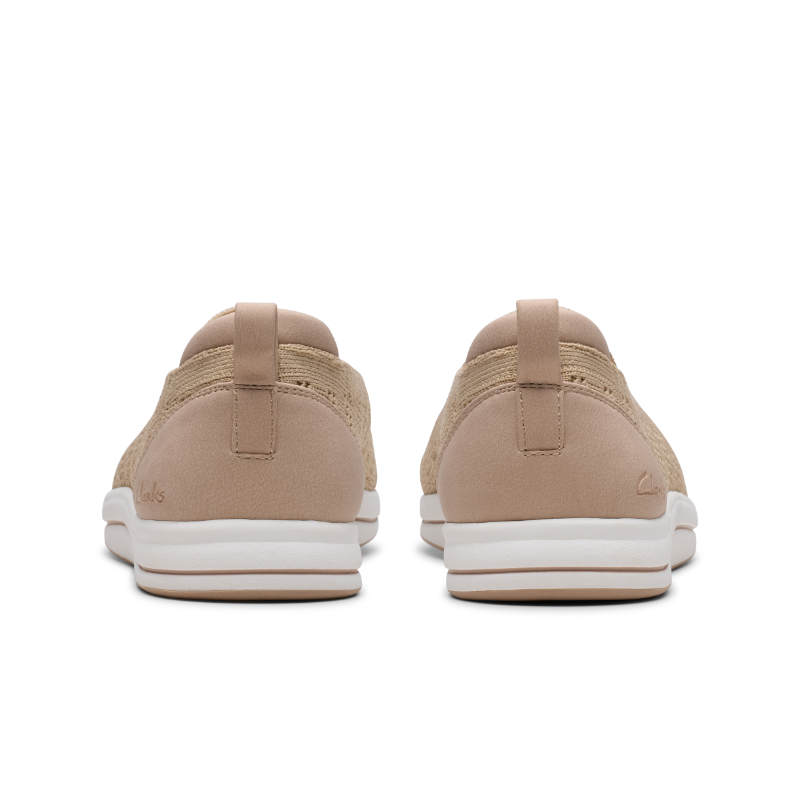 Women's Clarks Breezey Izzy - Sand