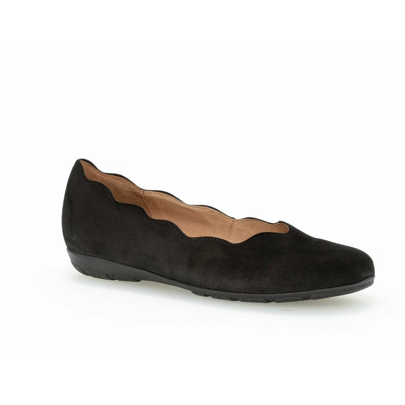 Women's Gabor Scalloped Ballet Flat - Schwarz
