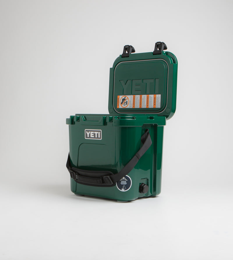 Yeti Roadie 24 2.0 Hard Cooler in Black Forest Green
